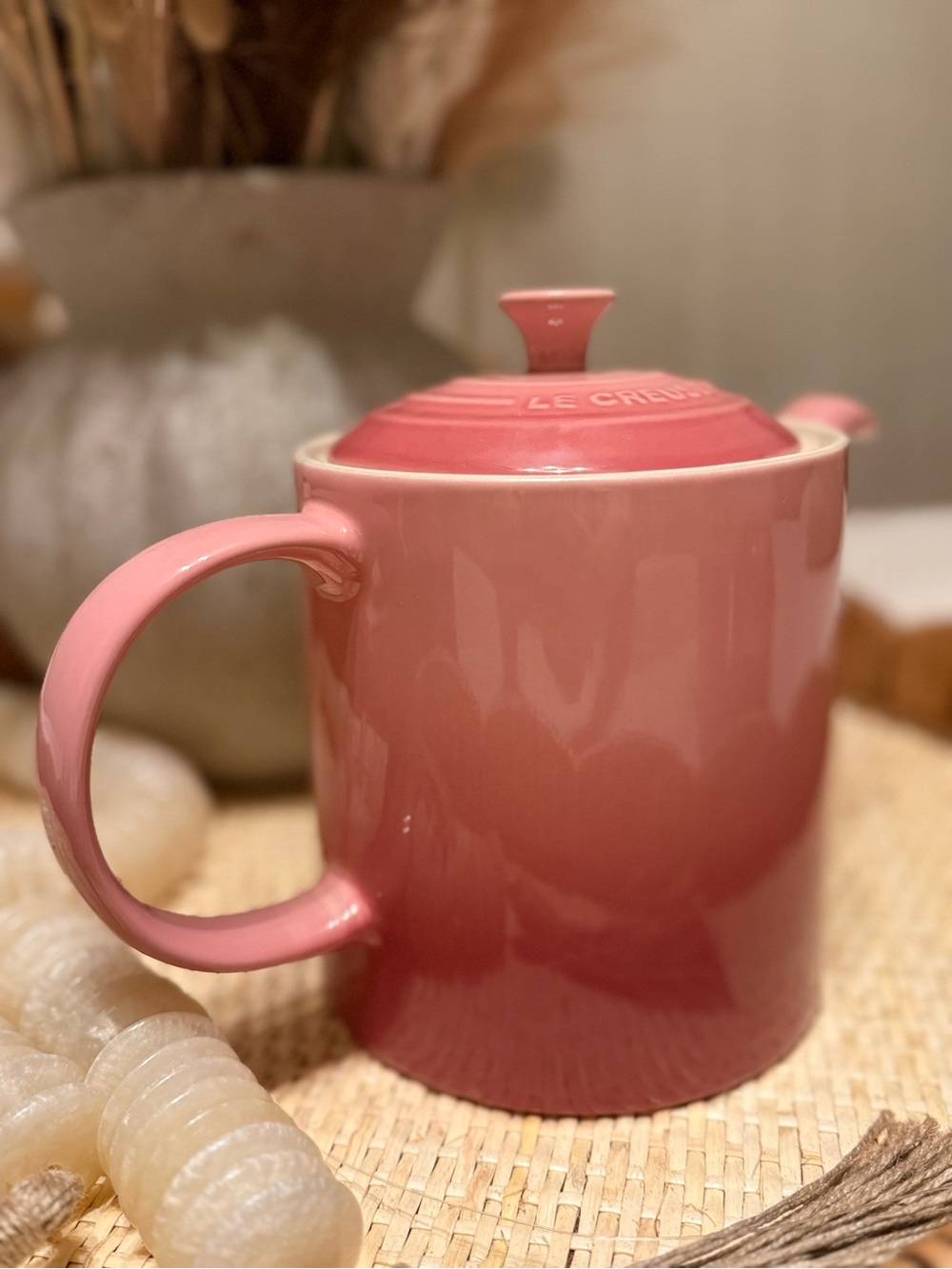 Le Creuset 1.3L Grand Teapot, Rose Quartz - Picture 3 of 6